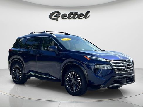 Used 2025 Nissan Rogue Platinum FWD image 3