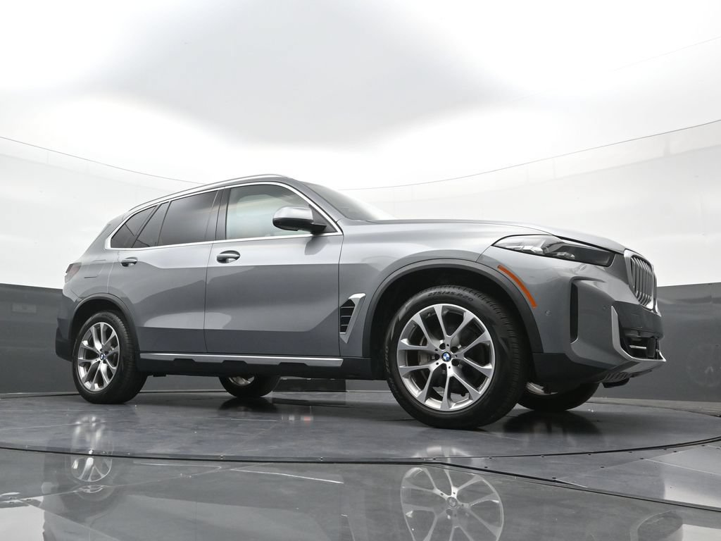 Used 2024 BMW X5 xDrive40i w/ Parking Assistance Package AWD/4WD image 20