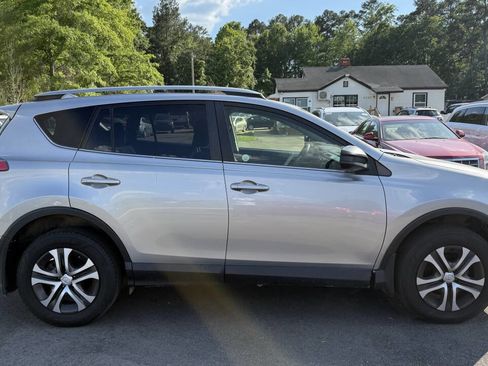 Used 2018 Toyota RAV4 LE w/ All Weather Liner Package AWD/4WD image 9
