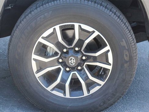 Used 2022 Toyota Tacoma TRD Sport w/ Technology Package image 10