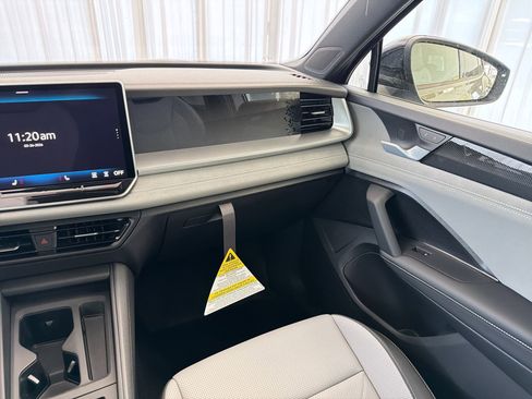 New 2026 Volkswagen Tiguan SE R-Line FWD image 28