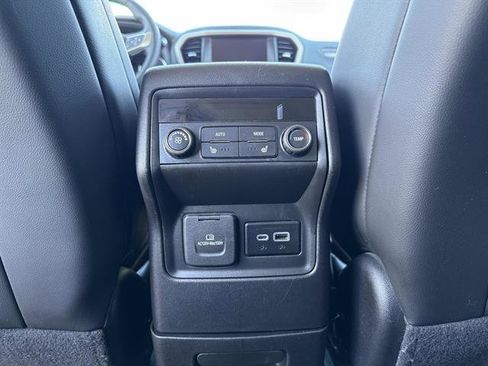 Used 2023 GMC Acadia Denali image 15