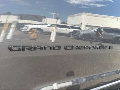 Used 2023 Jeep Grand Cherokee L Summit AWD/4WD image 17