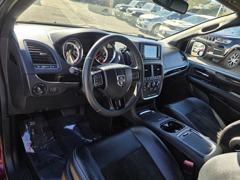 Used 2017 Dodge Grand Caravan SXT w/ Blacktop Package image 10