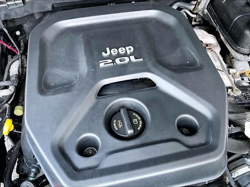 Used 2019 Jeep Wrangler Unlimited Sahara w/ Safety Group AWD/4WD image 31
