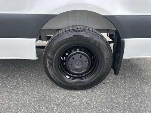 Used 2025 Mercedes-Benz Sprinter 2500 image 26