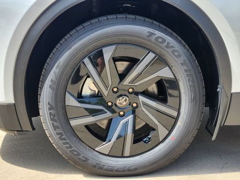 New 2026 Toyota C-HR AWD/4WD image 9