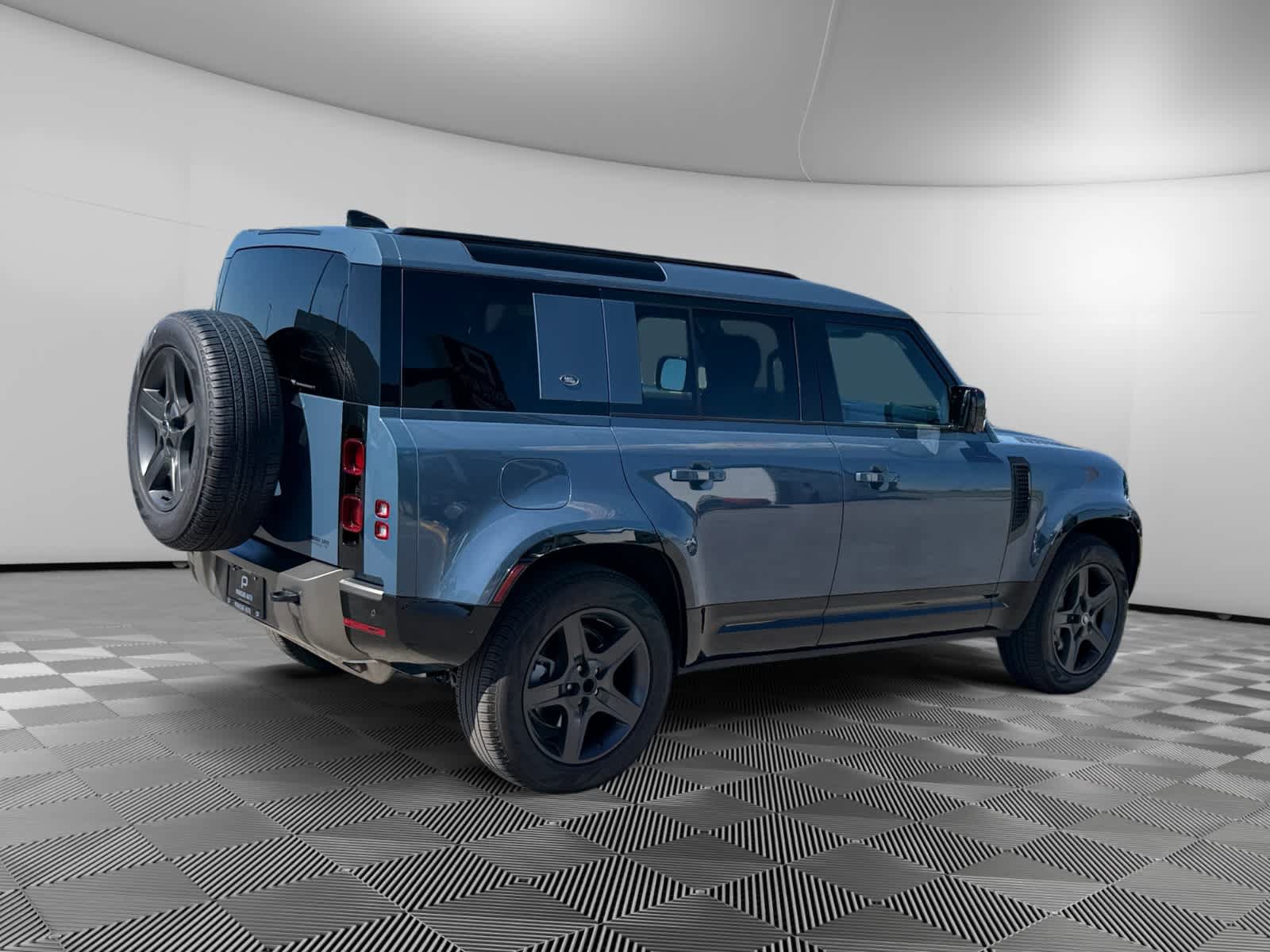 Used 2024 Land Rover Defender 110 X-Dynamic SE AWD/4WD image 5