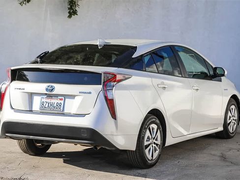 Used 2016 Toyota Prius Three image 4