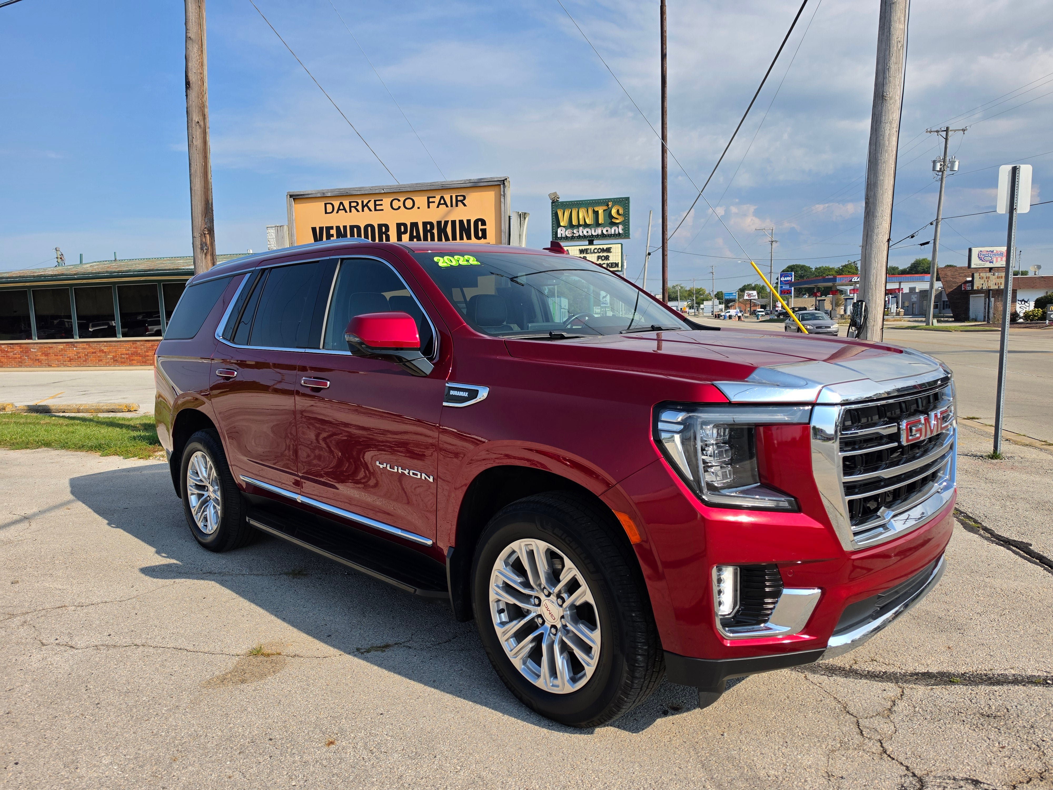 Used 2022 GMC Yukon SLT w/ SLT Luxury Package AWD/4WD image 3