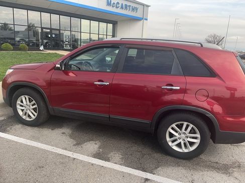 Used 2015 Kia Sorento LX image 4