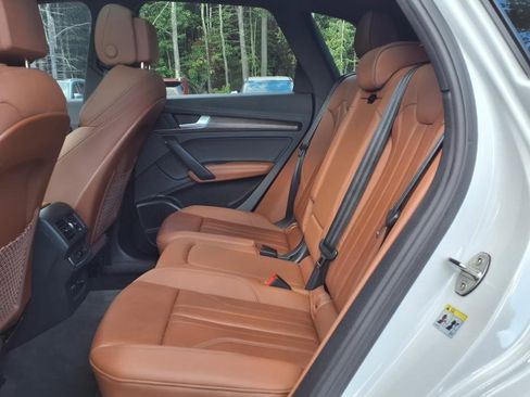 Used 2025 Audi Q5 e Premium Plus w/ Premium Plus Package image 35