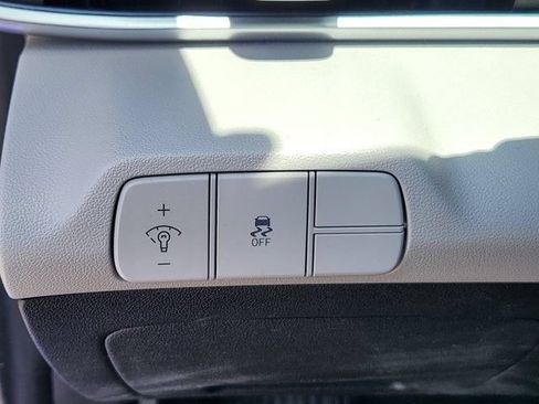 Used 2025 Hyundai Elantra Limited FWD image 19