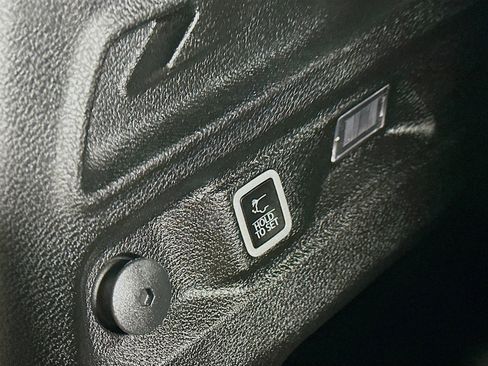 Used 2023 Jeep Grand Cherokee L Laredo image 29