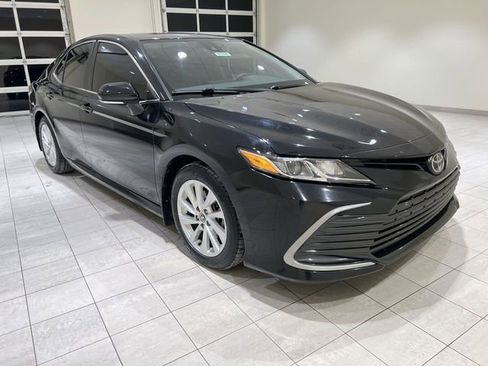 Used 2022 Toyota Camry LE w/ Convenience Package image 7