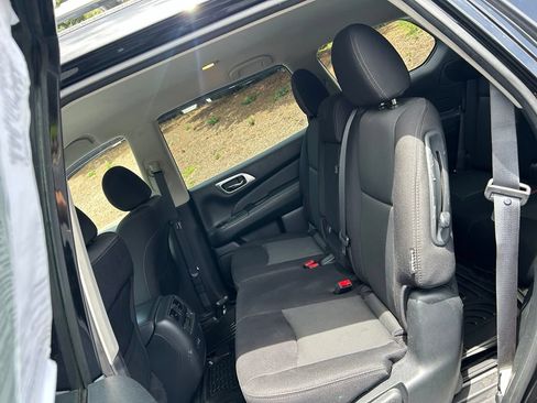 Used 2020 Nissan Pathfinder S FWD image 41