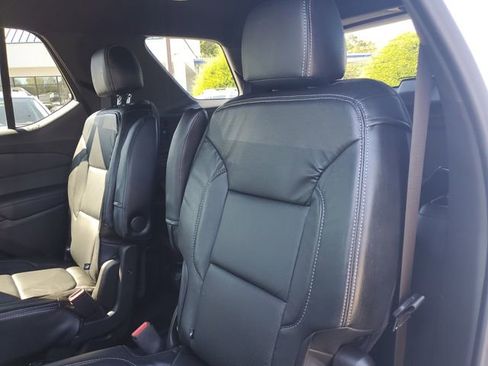 Used 2023 Chevrolet Traverse LT image 14