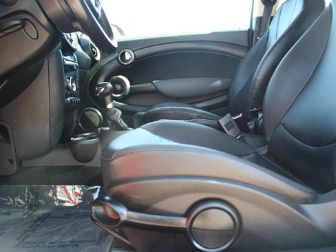 Used 2011 MINI Cooper Hardtop FWD image 11