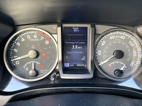 Used 2020 Toyota Tacoma TRD Off-Road w/ Technology Package image 19