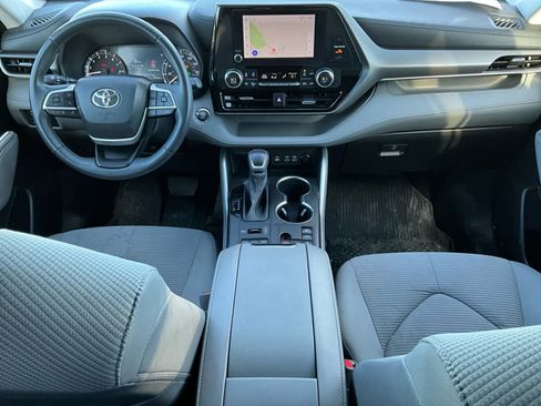 Used 2023 Toyota Highlander LE image 15