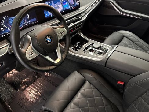 Used 2023 BMW X7 xDrive40i w/ Premium Package image 4