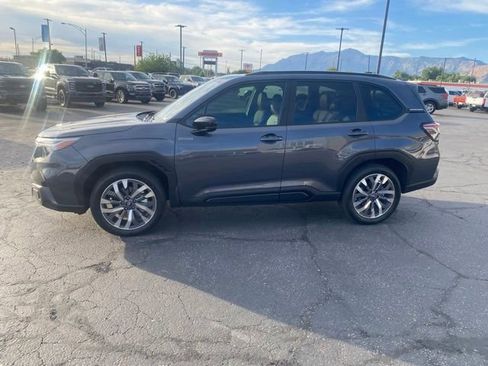 Used 2025 Subaru Forester Touring AWD/4WD image 4