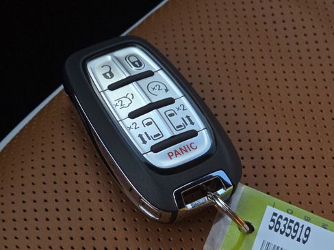 New 2026 Chrysler Pacifica Pinnacle image 31