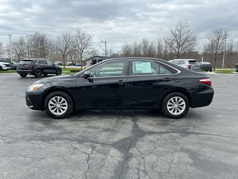 Used 2017 Toyota Camry LE image 5