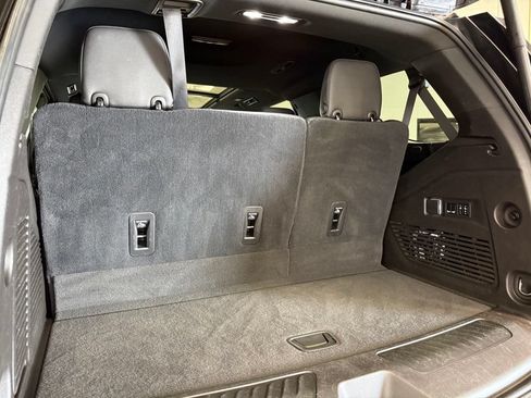 Used 2021 GMC Yukon SLT w/ SLT Luxury Package AWD/4WD image 26