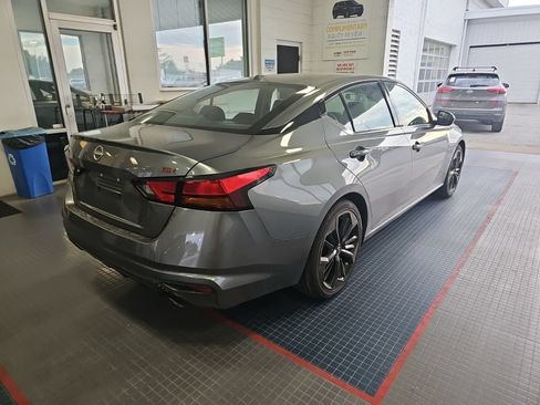 Used 2023 Nissan Altima 2.5 SR FWD image 3