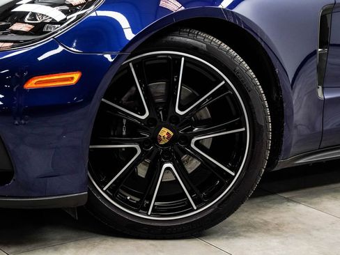 Used 2020 Porsche Panamera RWD image 3