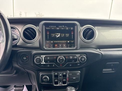 Used 2019 Jeep Wrangler Unlimited Sahara w/ Uconnect 4C Nav & Sound Group image 22