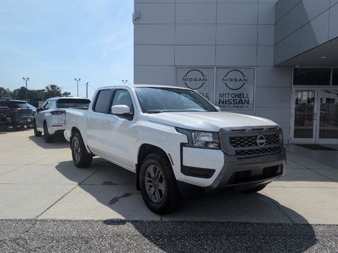 Certified 2025 Nissan Frontier SV RWD image 1