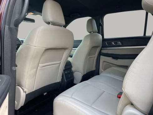 Used 2019 Ford Explorer XLT w/ Equipment Group 202A FWD image 17