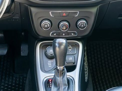 Used 2018 Jeep Compass Latitude w/ Cold Weather Group image 17