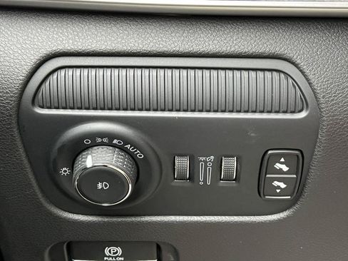 Used 2024 Jeep Wagoneer L Series III w/ Flexible Seating Group AWD/4WD image 17