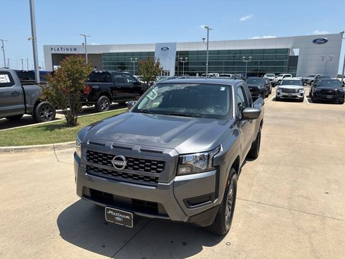Used 2025 Nissan Frontier SV RWD image 24
