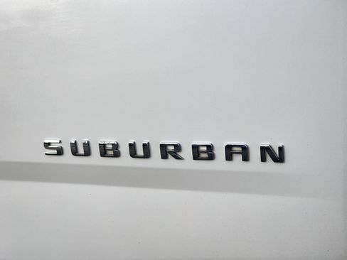 Used 2016 Chevrolet Suburban LT image 7