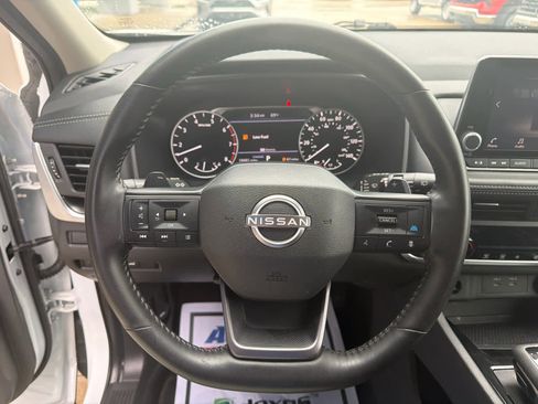 Used 2025 Nissan Rogue SV FWD image 14