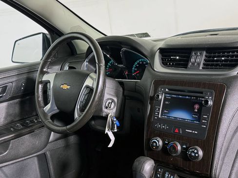 Used 2016 Chevrolet Traverse LT w/ Style and Technology Package FWD image 22