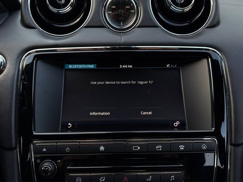 Used 2016 Jaguar XJ L Portfolio RWD image 23