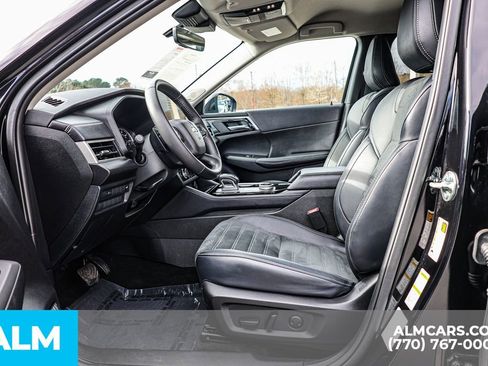 Used 2025 Mitsubishi Outlander SE image 19