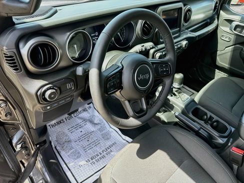 Used 2023 Jeep Wrangler Unlimited w/ Cold Weather Group AWD/4WD image 10