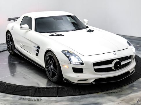Used 2011 Mercedes-Benz SLS AMG Coupe image 31