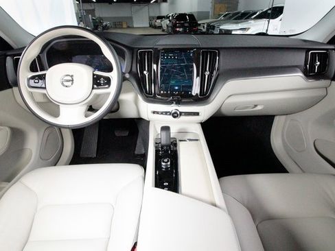 Certified 2025 Volvo XC60 B5 Core w/ Protection Package Premier image 4