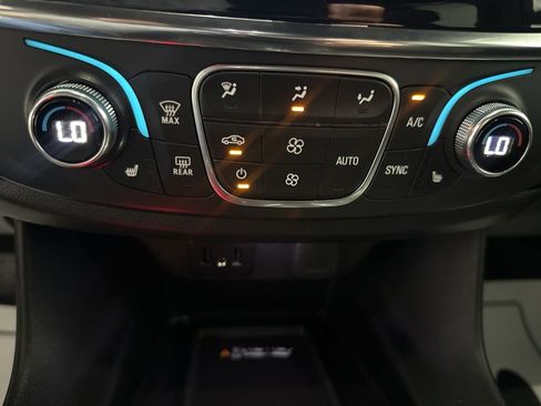 Used 2022 Chevrolet Traverse LT w/ Midnight/Sport Edition AWD/4WD image 19