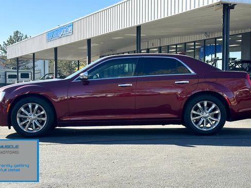 Used 2019 Chrysler 300 Limited image 3