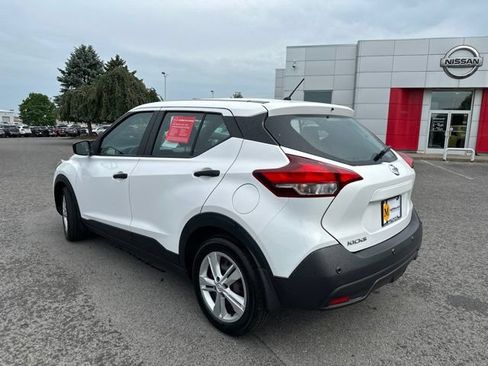 Used 2020 Nissan Kicks S FWD image 3
