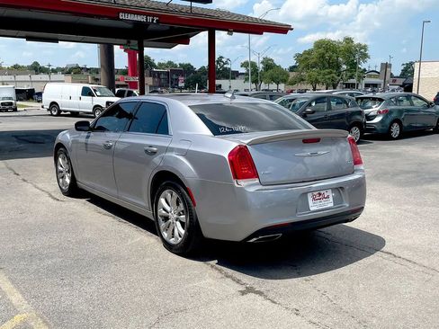 Used 2015 Chrysler 300 Limited w/ Driver Convenience Group AWD/4WD image 4