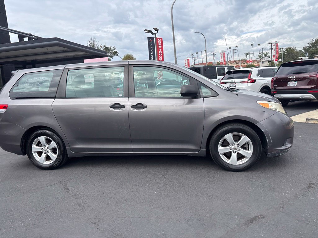 Used 2014 Toyota Sienna L FWD image 3